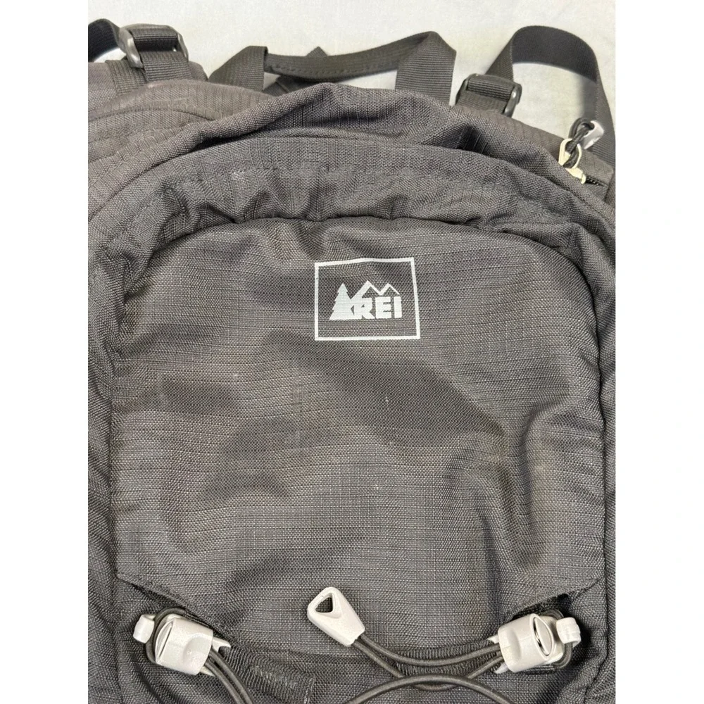 REI Lookout 40L Backpack Black Hiking Camping Technical Internal Frame Daypack
